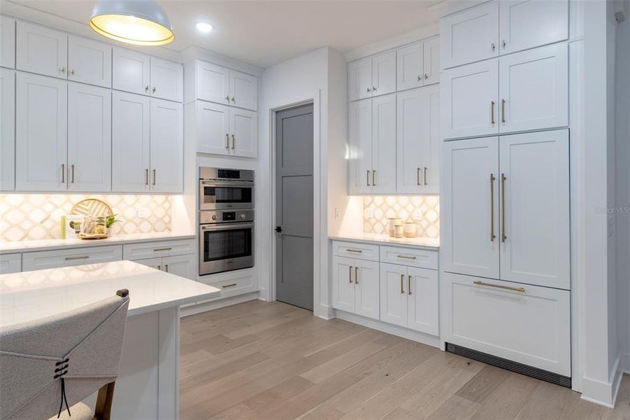 Furnished interior view inside a new home in , Orlando (Image 49).