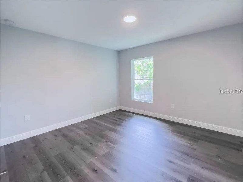 Spacious, unfurnished interior of a new home in , Deland (Image 7).