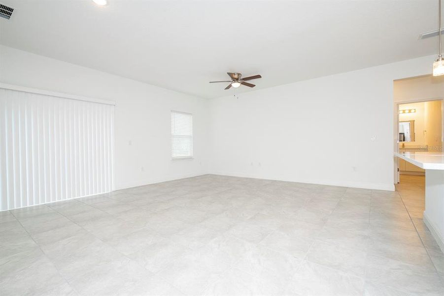 Spacious, unfurnished interior of a new home in , Dunnellon (Image 27).
