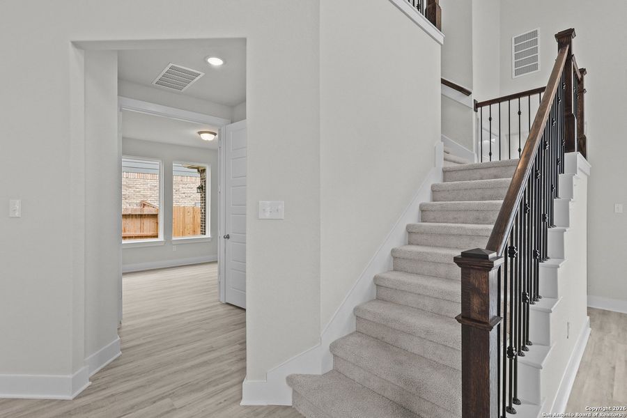 Spacious, unfurnished interior of a new home in Veramendi, New Braunfels (Image 15).