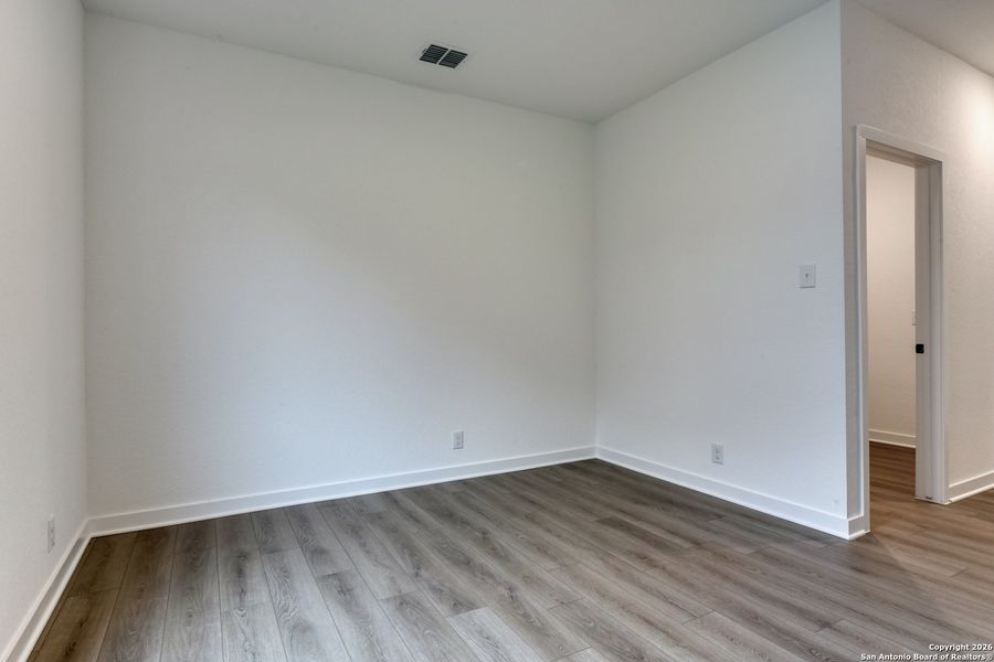 Spacious, unfurnished interior of a new home in Saddlebrook Ranch, Schertz (Image 16).