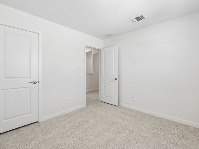 Spacious, unfurnished interior of a new home in Cibolo Hills West - Spring Series, Fort Worth (Image 20).