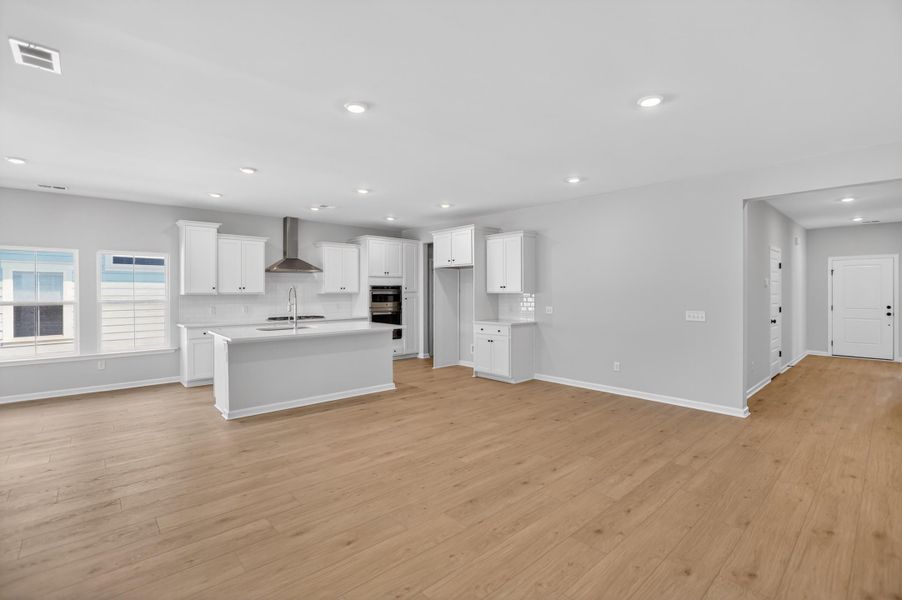 Spacious, unfurnished interior of a new home in Carnes Crossroads, Summerville (Image 13).