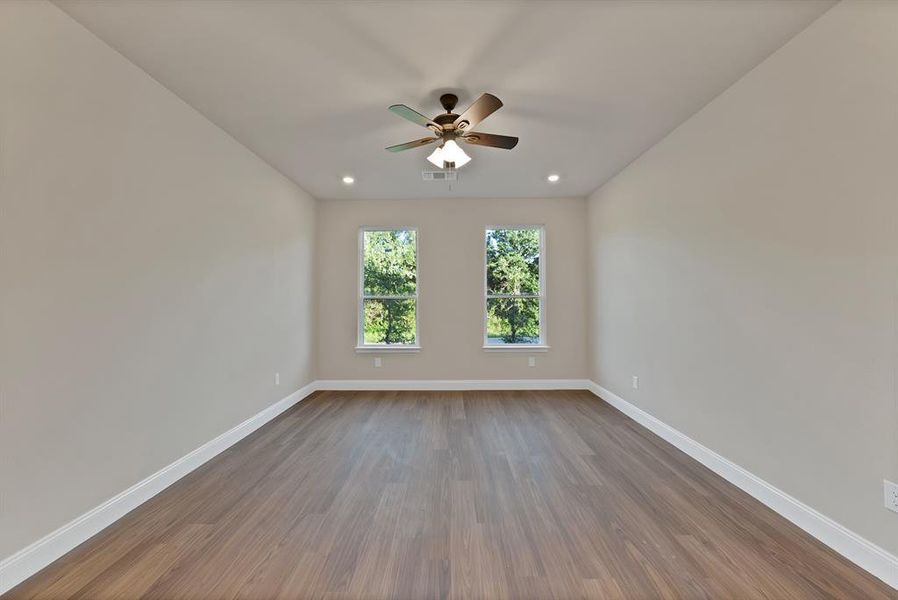 Spacious, unfurnished interior of a new home in , Granbury (Image 24).