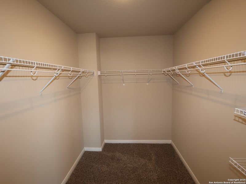 Spacious, unfurnished interior of a new home in Agave, San Antonio (Image 24).