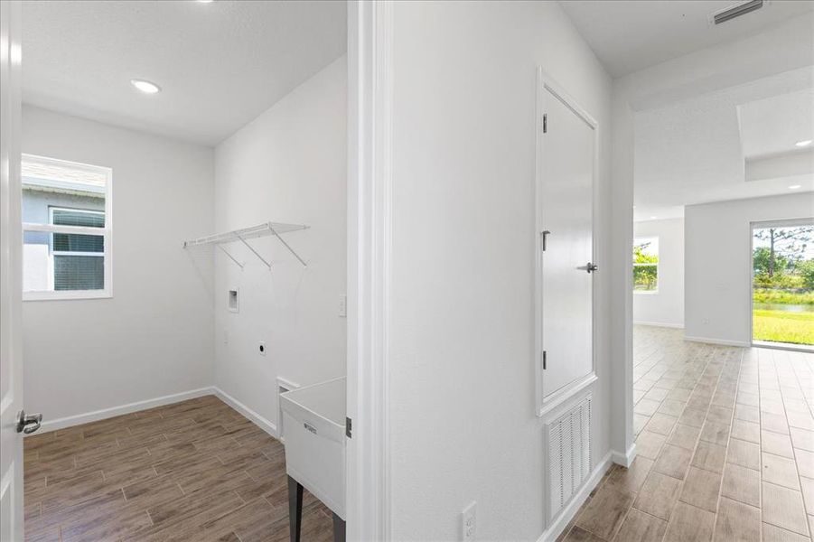 Spacious, unfurnished interior of a new home in , Venice (Image 12).