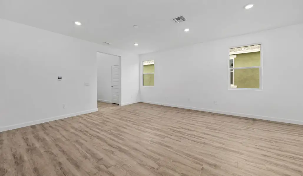 Spacious, unfurnished interior of a new home in Redford Estates, Tucson (Image 11).