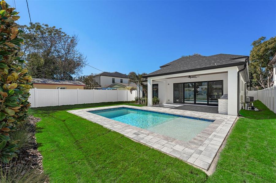 Exterior details and patio area of a home in , Orlando (Image 34).