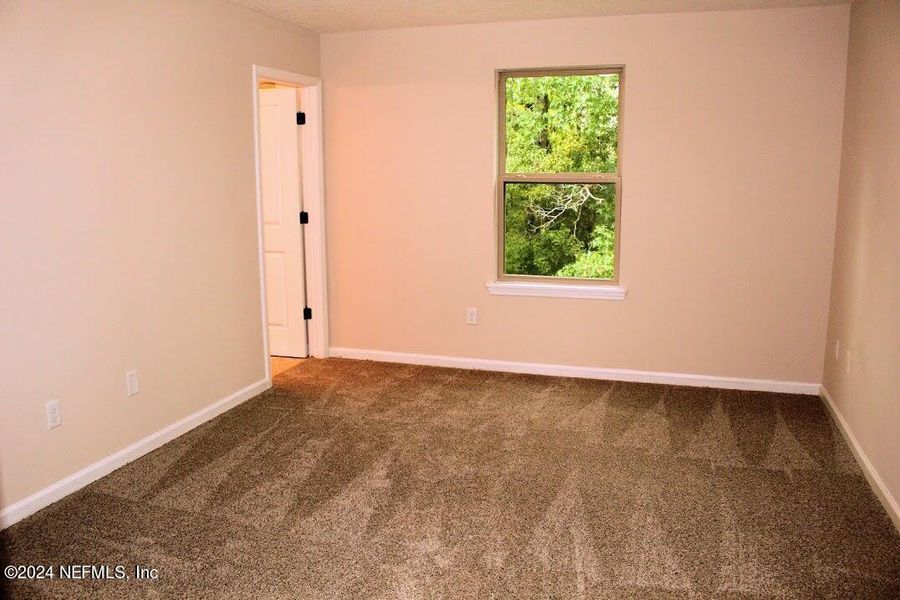 Spacious, unfurnished interior of a new home in , Middleburg (Image 22).