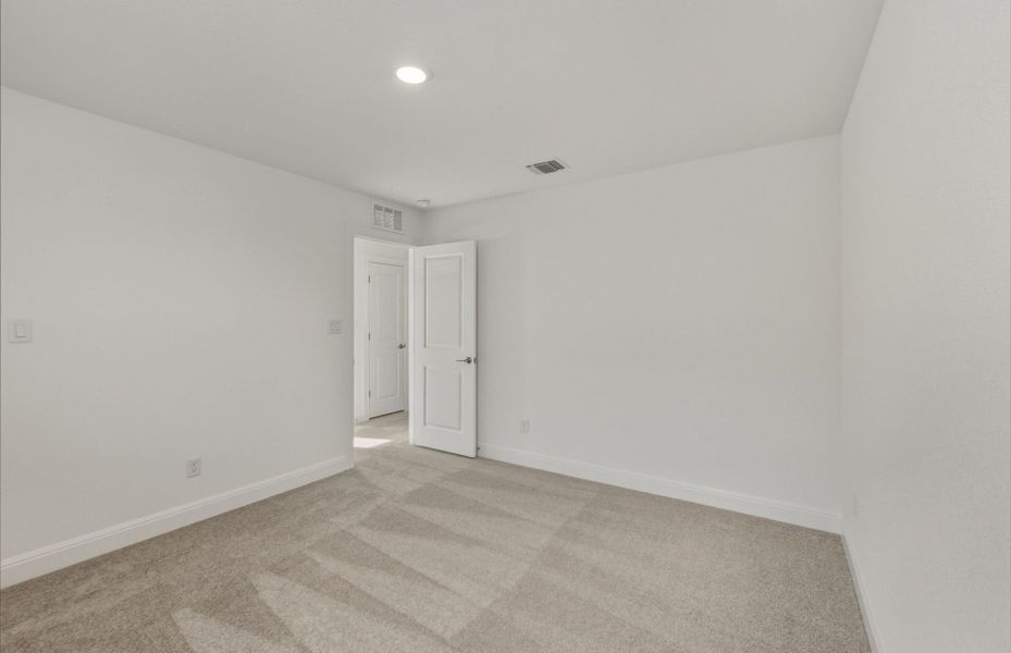 Spacious, unfurnished interior of a new home in Saddleback at Santa Rita Ranch, Liberty Hill (Image 32).