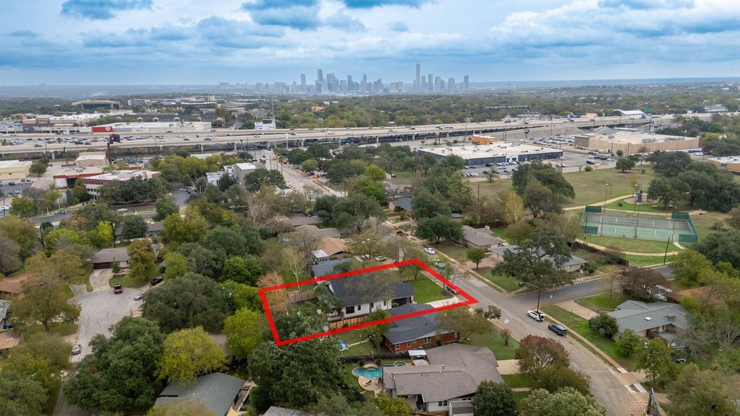 Large lot, close to all ATX has to offer!