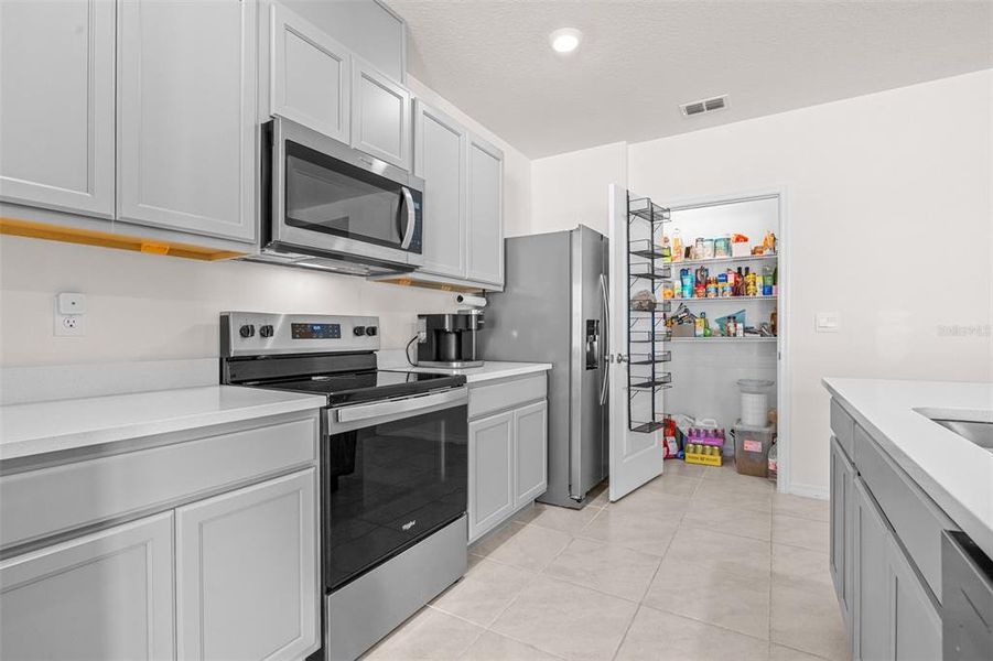 Furnished interior view inside a new home in , Bartow (Image 10).