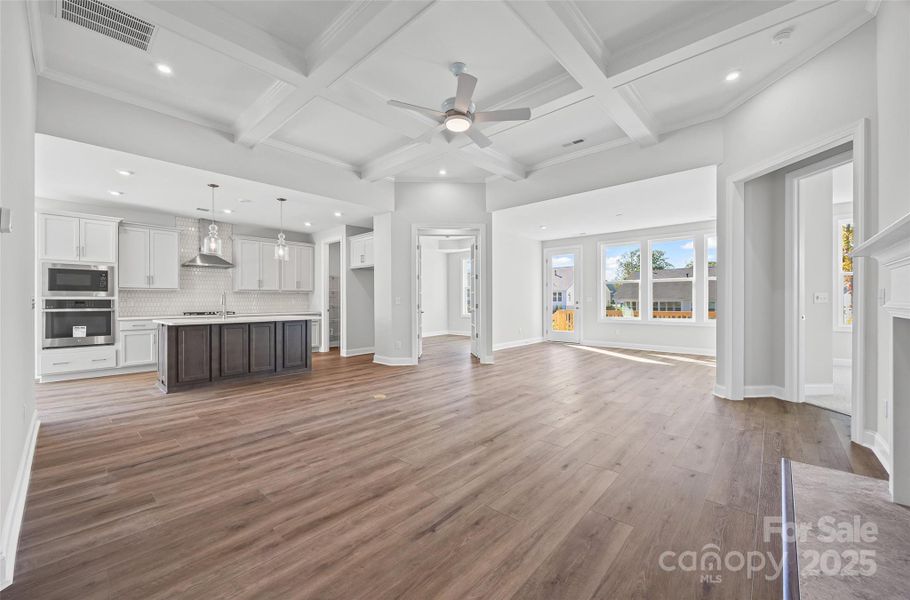 Spacious, unfurnished interior of a new home in Handsmill on Lake Wylie, York (Image 23).