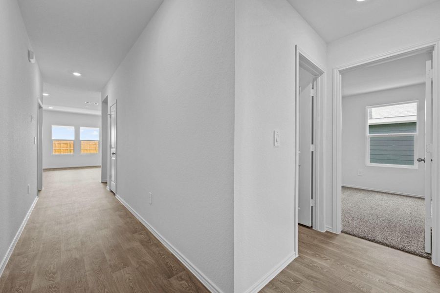 Spacious, unfurnished interior of a new home in Durango, Mustang Ridge (Image 12).