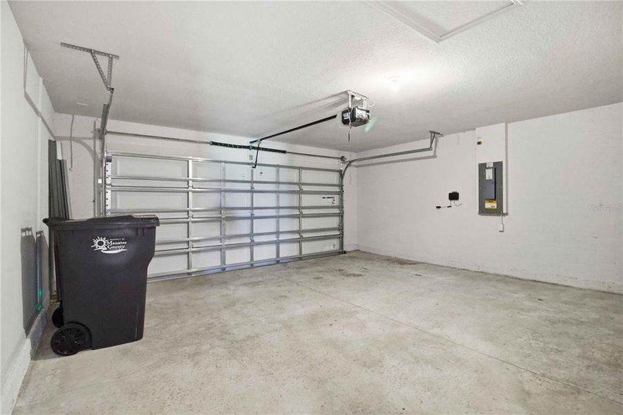 Spacious, unfurnished interior of a new home in Mandarin Grove, Palmetto (Image 35).