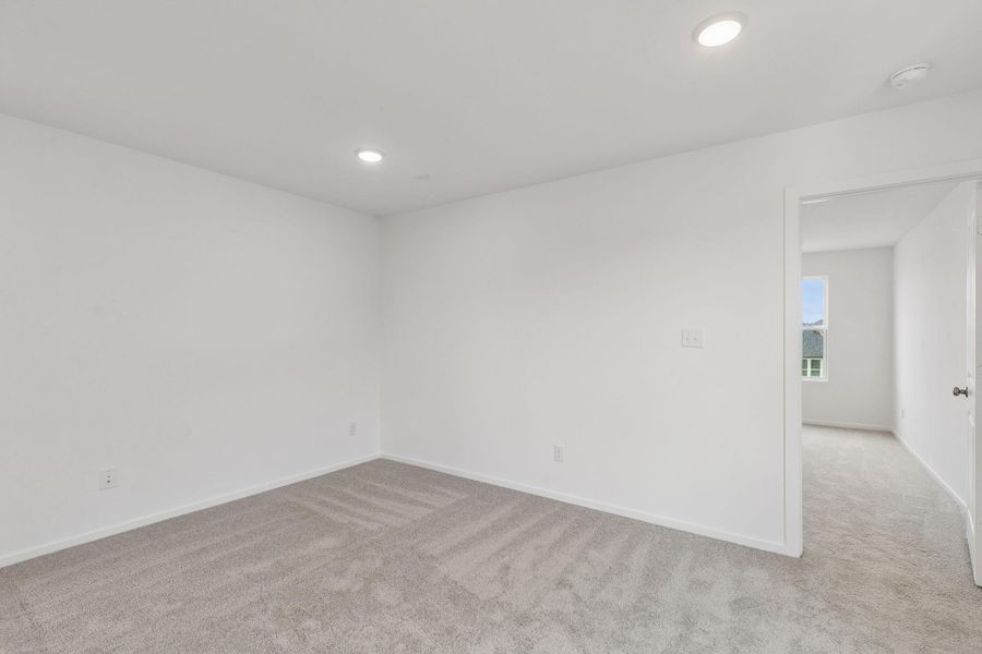 Spacious, unfurnished interior of a new home in Montgomery Bend, Montgomery (Image 19).
