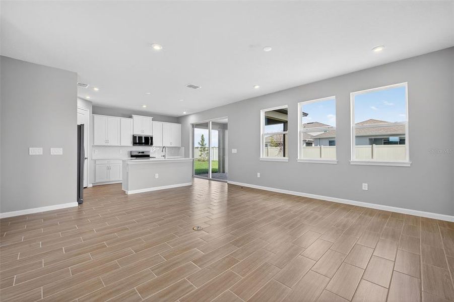 Spacious, unfurnished interior of a new home in Crosswind Ranch, Parrish (Image 20). Spacious, unfurnished interior of a new home in Crosswind Ranch, Parrish (Image 20).
