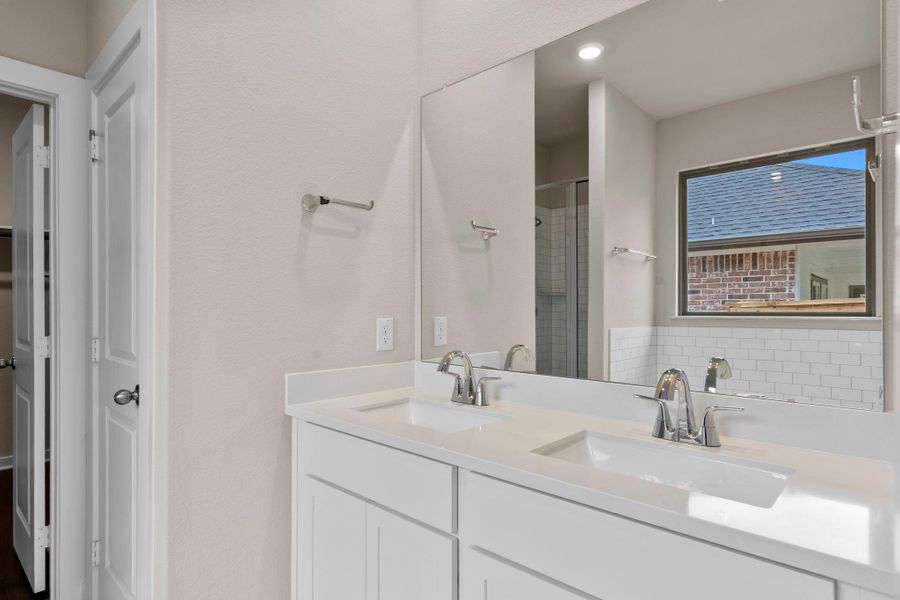 Close-up of interior finishes inside a home in Westridge Cove 40', Conroe (Image 12).