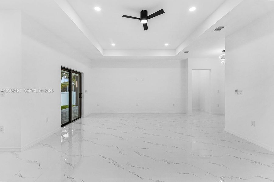 Spacious, unfurnished interior of a new home in , Cape Coral (Image 13).