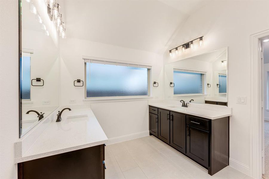 Furnished interior view inside a new home in Terracina, Rockwall (Image 11).