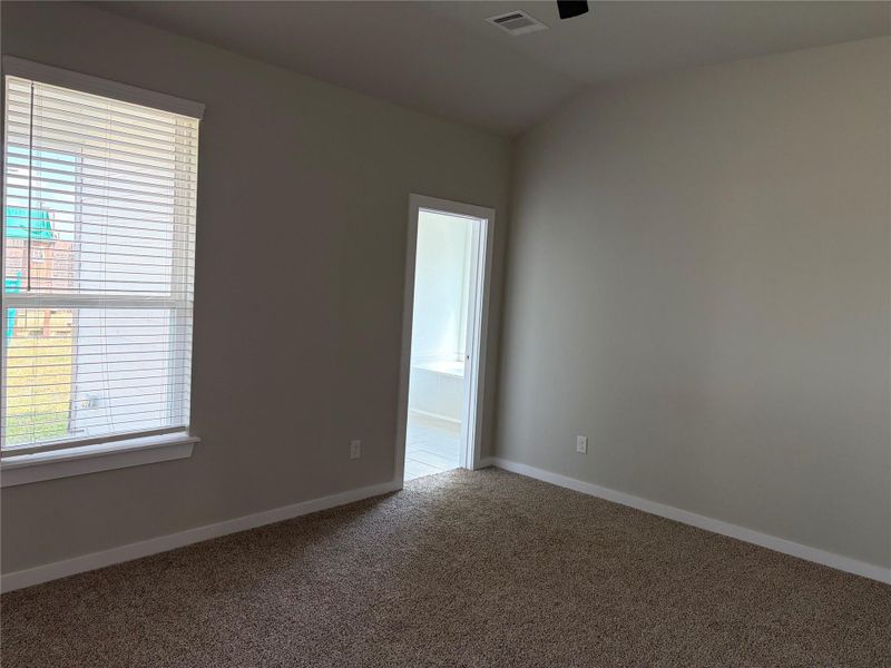 Spacious, unfurnished interior of a new home in Morton Creek Ranch, Katy (Image 17).