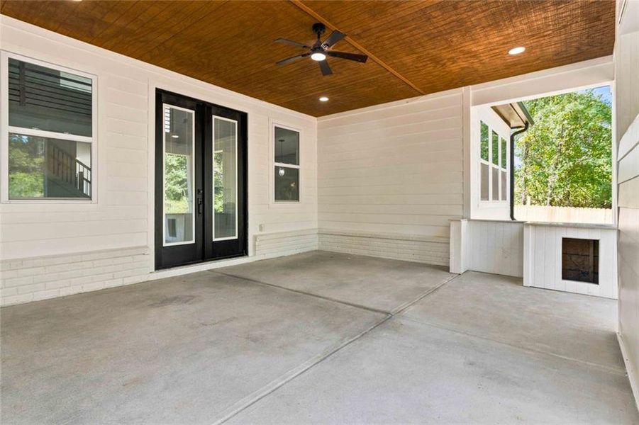 Exterior details and patio area of a home in , Griffin (Image 30).