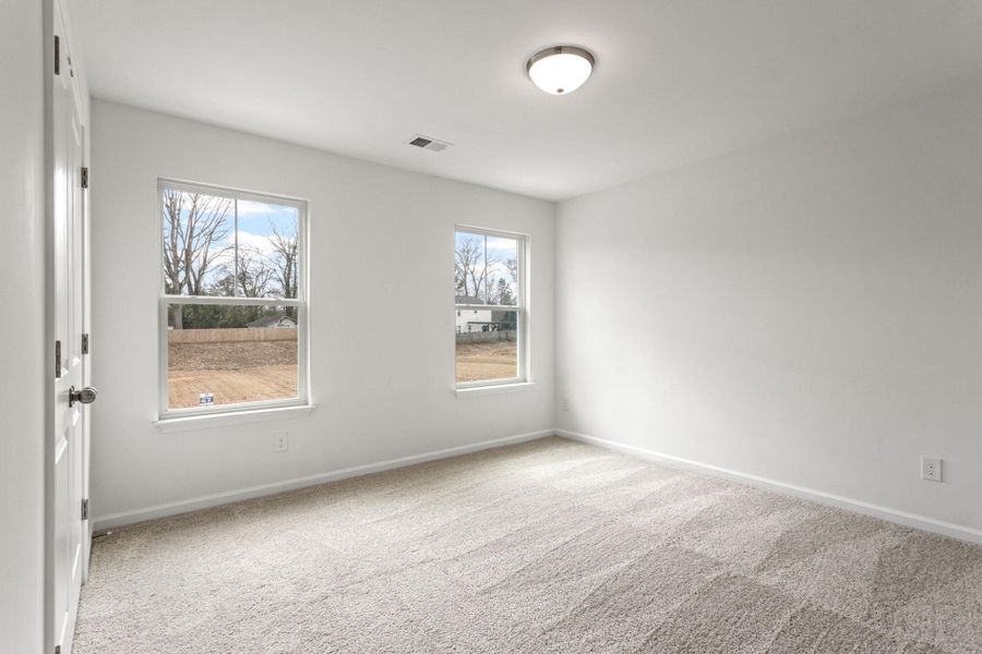 Spacious, unfurnished interior of a new home in Bellevue, Greenville (Image 30).