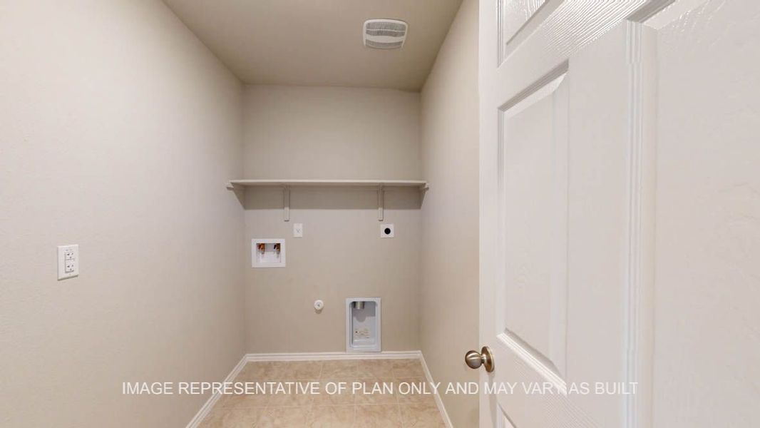 Representative unfurnished interior of a home built from the Camden by D.R. Horton in Reynolds Crossing, Killeen (Image 21).
