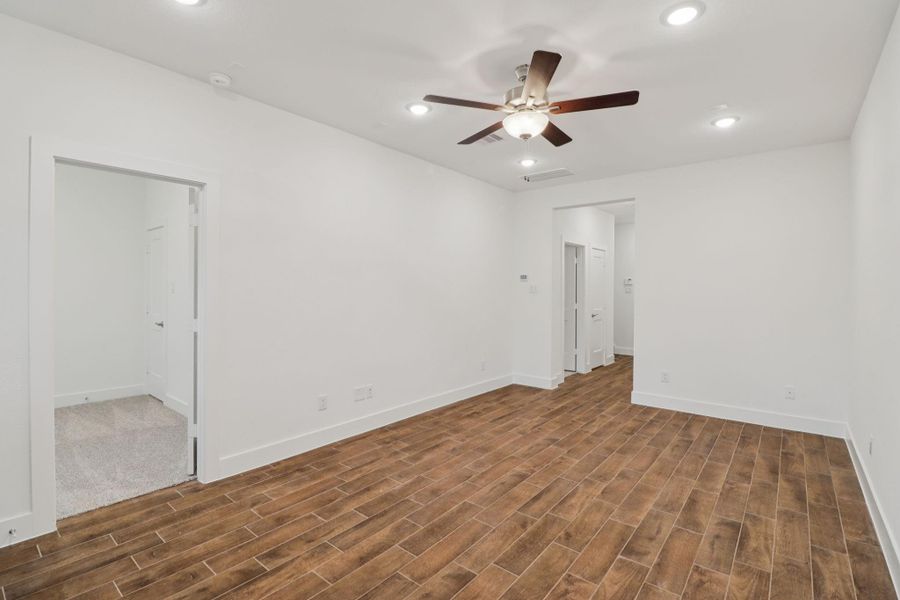 Spacious, unfurnished interior of a new home in Kresston 50's, Montgomery (Image 25).