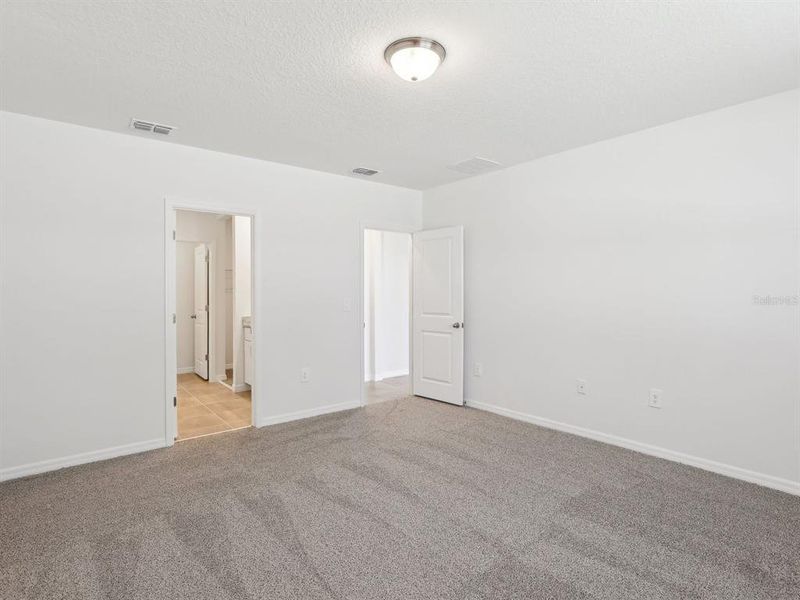 Spacious, unfurnished interior of a new home in The Reserve at Van Oaks, Auburndale (Image 27).