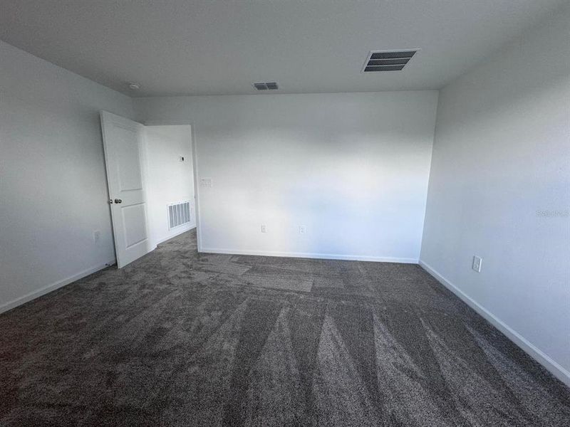 Spacious, unfurnished interior of a new home in Cascades, Davenport (Image 25).