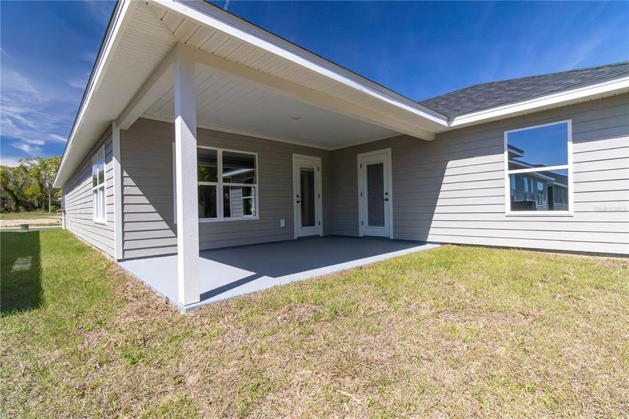Exterior details and patio area of a home in Briarwood, Alachua (Image 3).