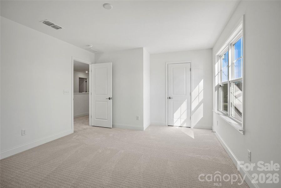 Spacious, unfurnished interior of a new home in Forest Creek, Waxhaw (Image 37).