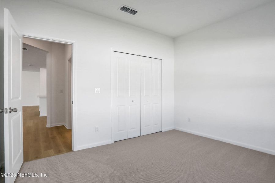 Spacious, unfurnished interior of a new home in Jennings Farm, Middleburg (Image 41).