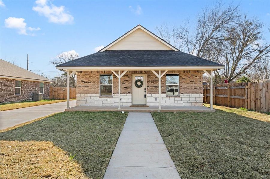 Exterior details and patio area of a home in , Waco (Image 13).