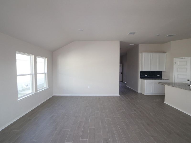 Spacious, unfurnished interior of a new home in Marble Creek Crossing, Austin (Image 16). Spacious, unfurnished interior of a new home in Marble Creek Crossing, Austin (Image 16).