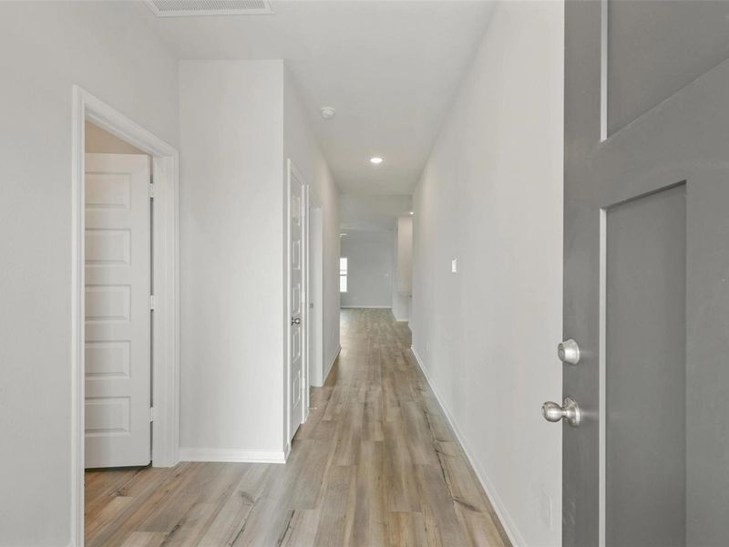 Spacious, unfurnished interior of a new home in River Ranch Meadows, Dayton (Image 14).