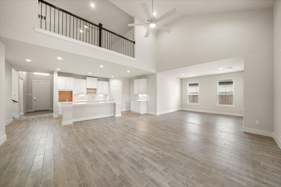 Spacious, unfurnished interior of a new home in Barton Creek Ranch, Conroe (Image 13). Spacious, unfurnished interior of a new home in Barton Creek Ranch, Conroe (Image 13).