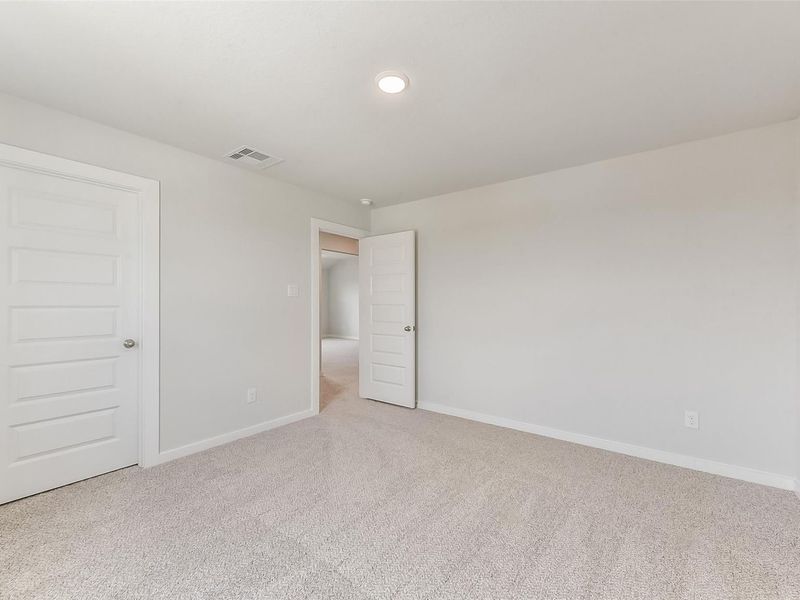Spacious, unfurnished interior of a new home in River Ranch Meadows, Dayton (Image 30).
