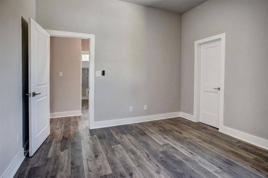 Spacious, unfurnished interior of a new home in , Bastrop (Image 26).