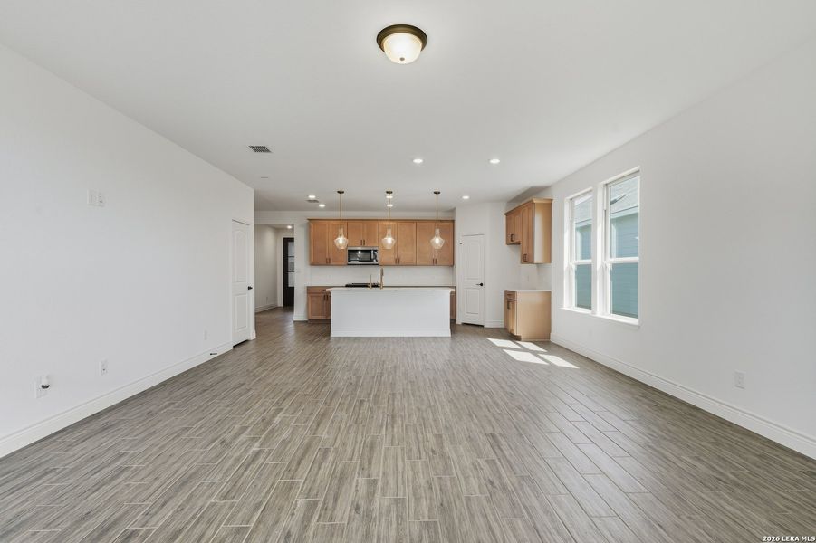 Spacious, unfurnished interior of a new home in Horizon Ridge, San Antonio (Image 19).
