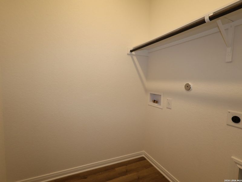 Spacious, unfurnished interior of a new home in Agave, San Antonio (Image 17).