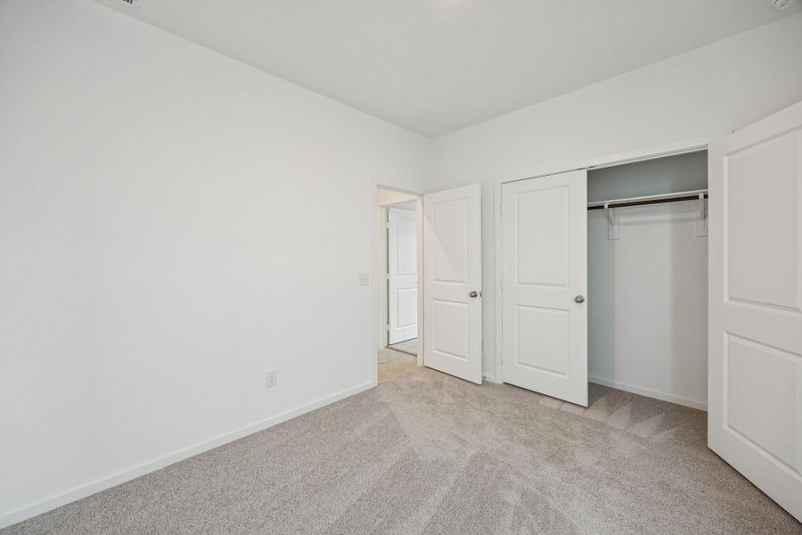 Spacious, unfurnished interior of a new home in Stokesbury, Waller (Image 23).