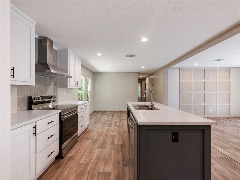 Furnished interior view inside a new home in , Gainesville (Image 9).