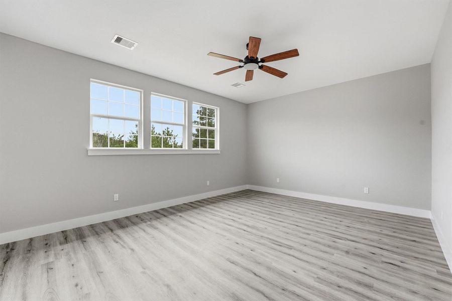 Spacious, unfurnished interior of a new home in , Conroe (Image 25).