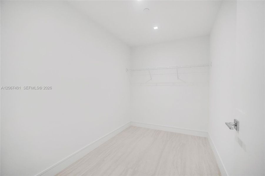 Spacious, unfurnished interior of a new home in , Miami (Image 46).