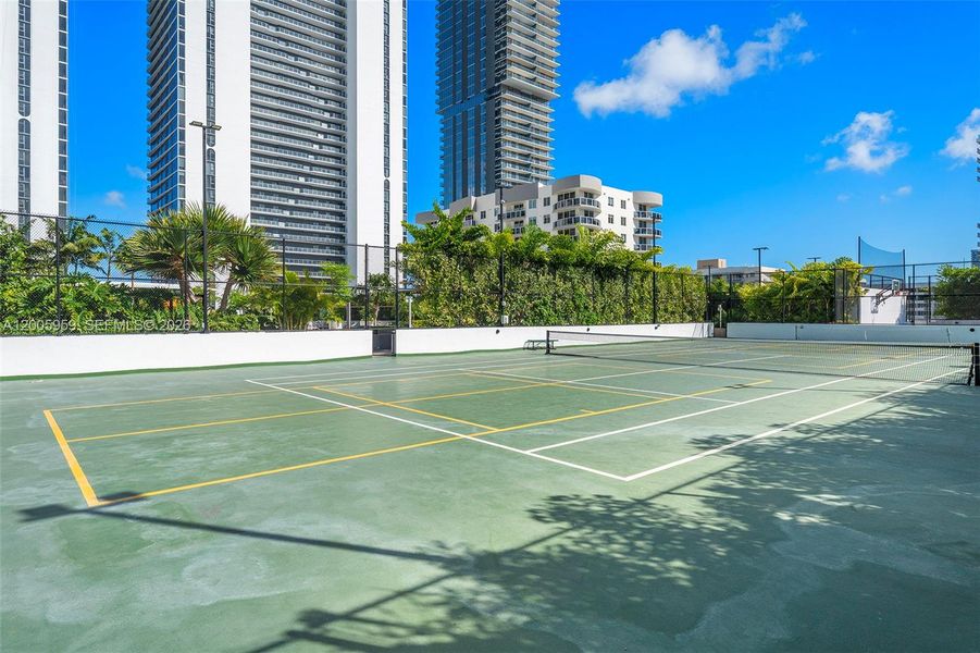 Condo located in Miami, FL showcasing its design and architecture (Image 24).