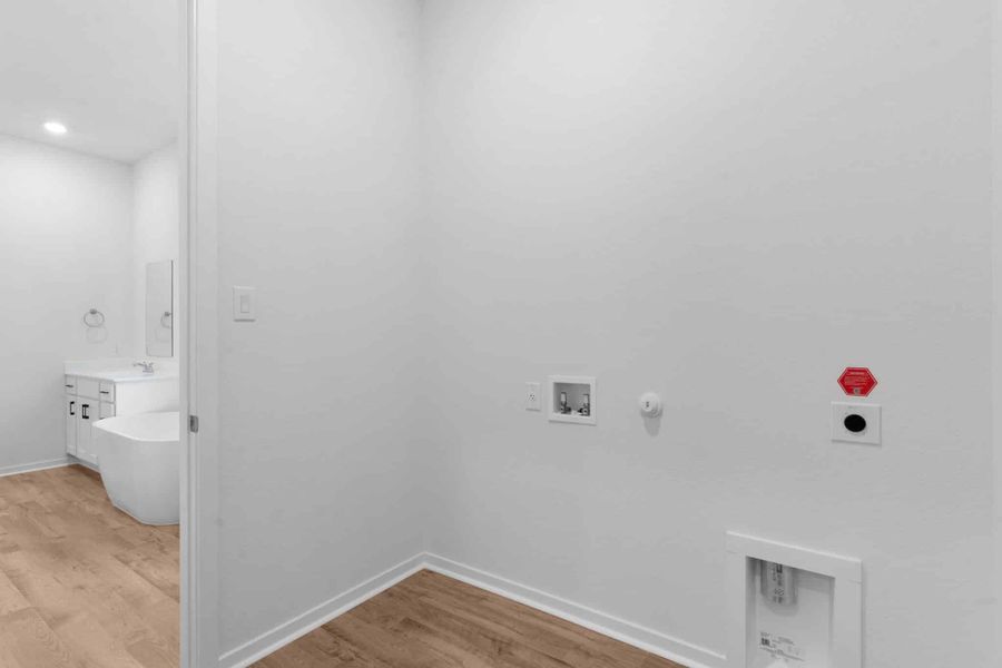 Spacious, unfurnished interior of a new home in Highland Village, Georgetown (Image 44).