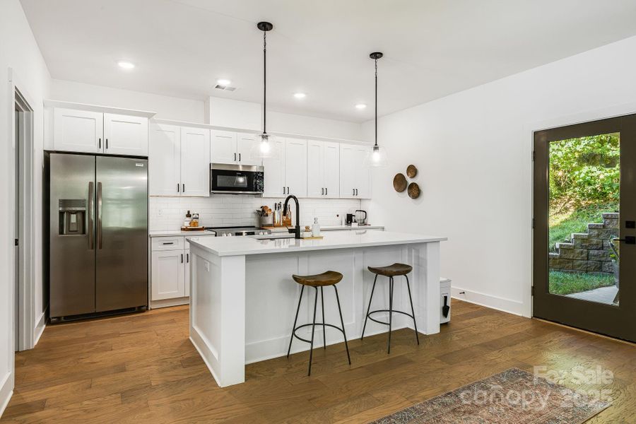 Eat-In Kitchen Eat-In Kitchen