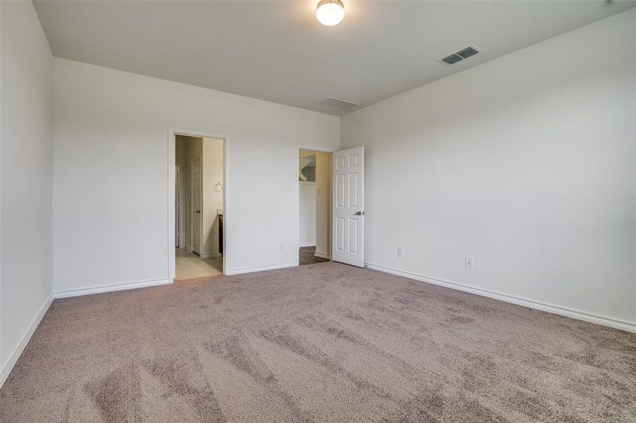 Spacious, unfurnished interior of a new home in Heartland, Crandall (Image 15).